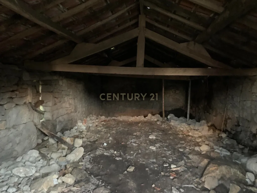Casa em pedra na zona do Geres com churrasqueira e jardim interior - Image 8
